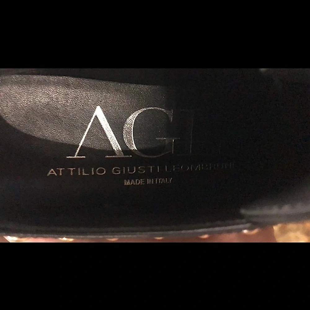 NWT AGL Black leather flats made in italy